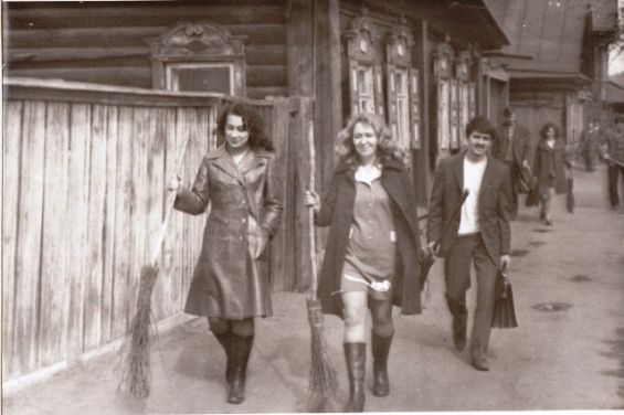 Студенты на субботнике3